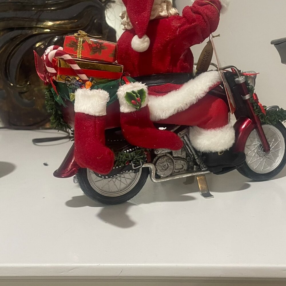 Motorcycle Santa Decor - Picture 9 of 16